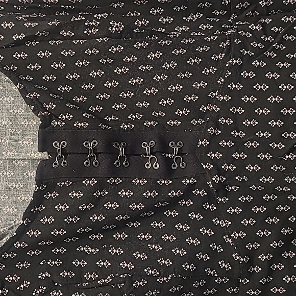 Torrid Black and White Patterned Women's Top Size 2 (2X) - Picture 3 of 8